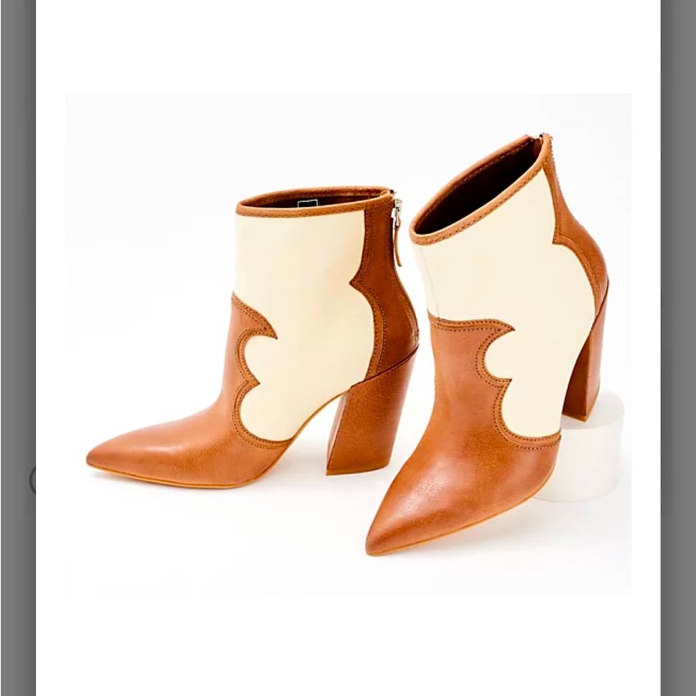Dolce Vita Leather Heeled Ankle Boots - Noraya Size 8. Brand New. Never worn.